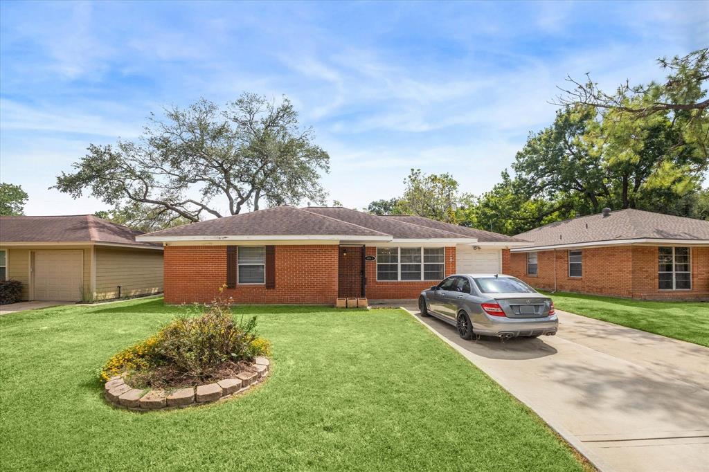 Foto principal - 4041 Woodfox St