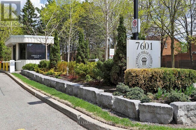 Photo du bâtiment - 7601-7601 Bathurst St