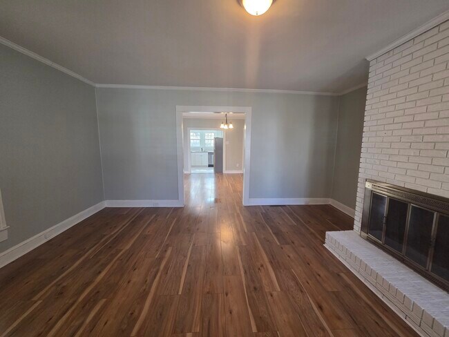 Building Photo - 517 W 9th St