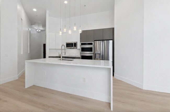 Foto del edificio - 300 S Australian Ave