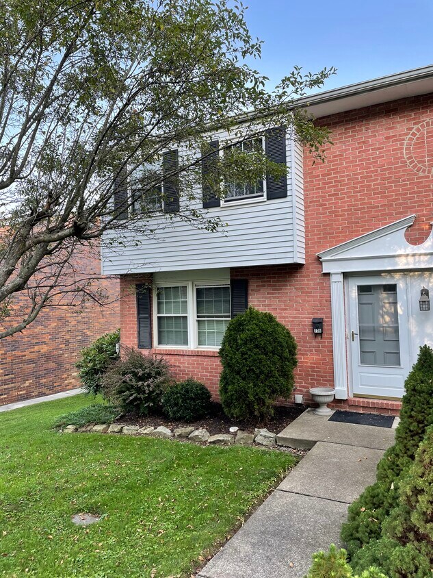 Left side entrance - 708 S 7th St