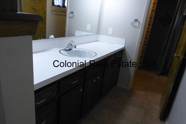 Foto del edificio - Spacious 3 bedroom 2 bathroom home