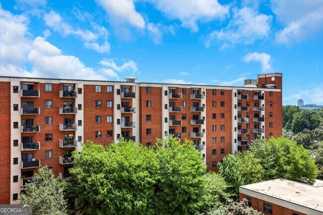 Foto del edificio - 300 Johnson Ferry Rd