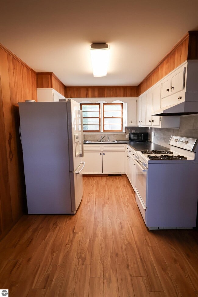 Building Photo - 1043 Cranberry Pike