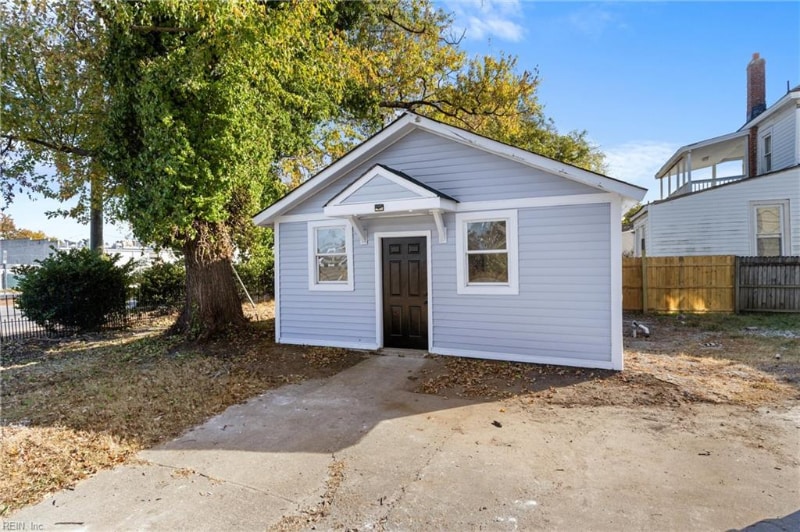 Primary Photo - 2850 Grandy Ave