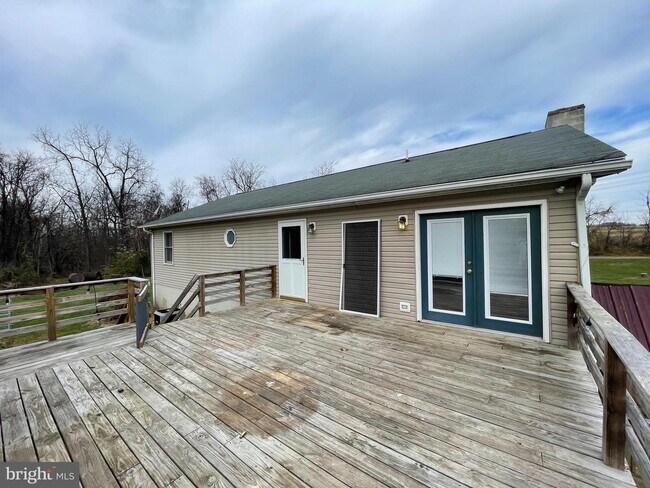 Building Photo - 200 Chanterelle Ct