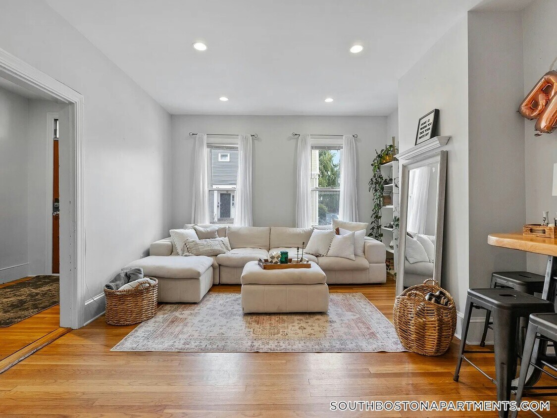 Primary Photo - 393 E 5th St
