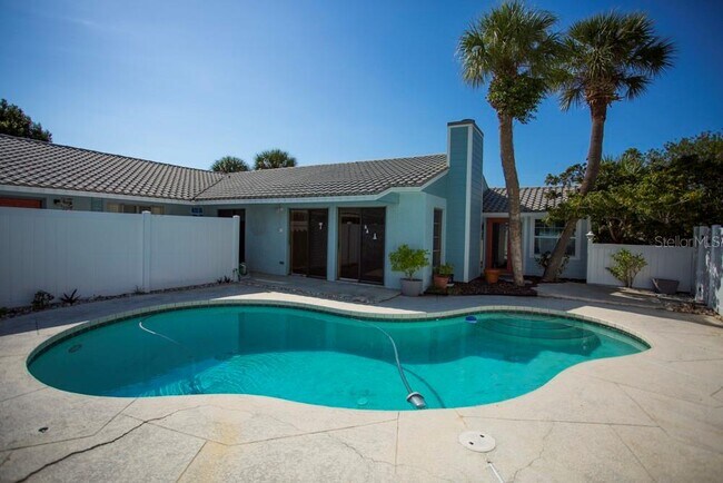 Building Photo - 17002 Dolphin Dr