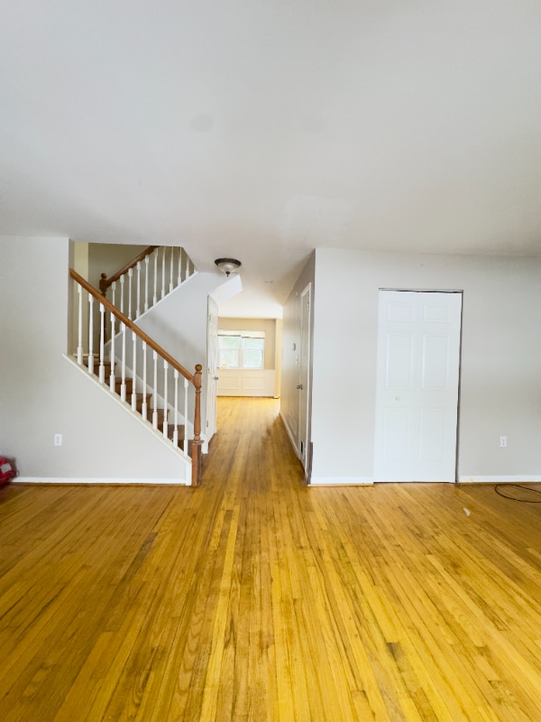 Foto del edificio - 102 Hopkins Ct