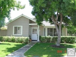 Building Photo - 14 Fairside