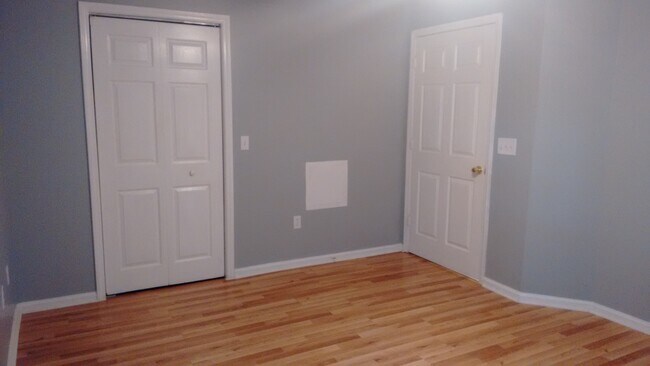 Armario nuevo en el dormitorio, recién pintado - 600 Audubon Lake Dr