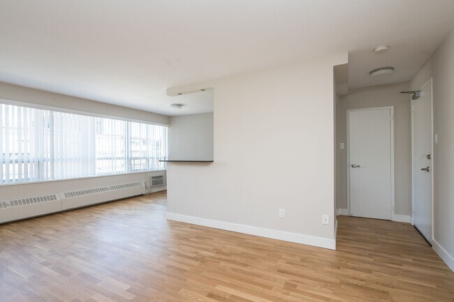 Building Photo - 265 Russell Hill Road