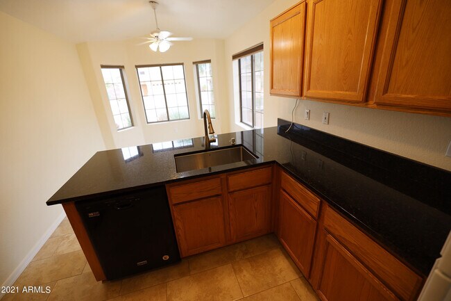 Foto del edificio - 17145 E Rockwood Dr