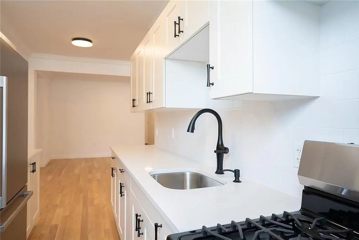 Primary Photo - Renovated Spacious 1 Bedroom 1 Bathroom