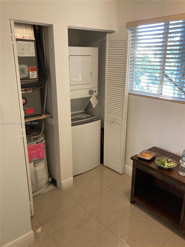 Foto del edificio - 835 SW 2nd St