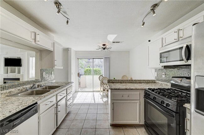 Building Photo - 4040 Castle Cove Dr
