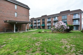 Building Photo - 1186 Worcester Rd