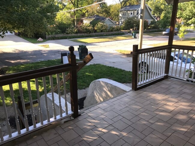 Building Photo - 819 Wyandotte Ave