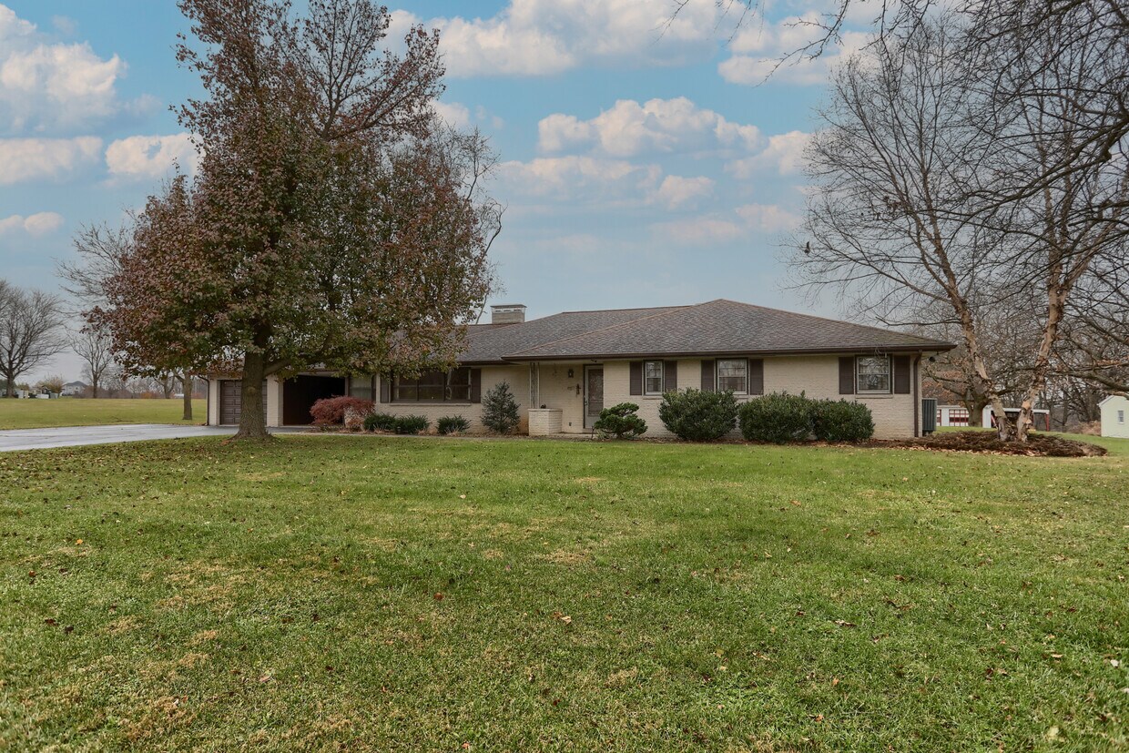 1733 Old Rd, Annville, PA 17003 House Rental in Annville, PA