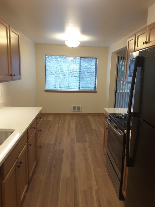 Kitchen looking at breakfast nook - Inglewood Forest Apartments