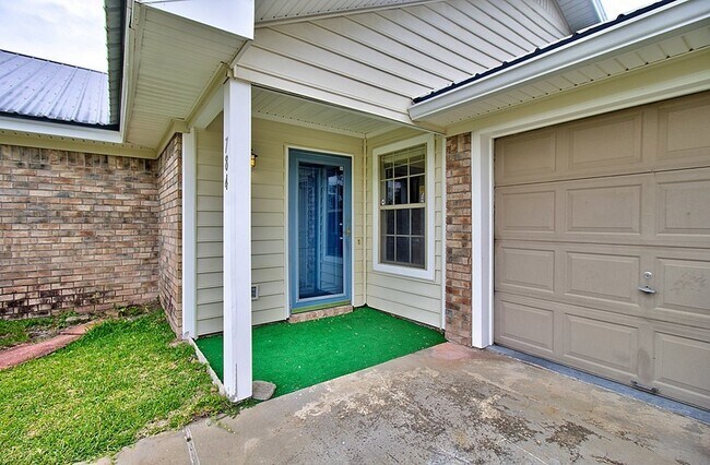 Foto del edificio - 784 Inwood Dr