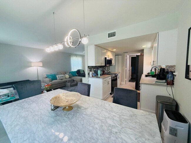 Foto del edificio - 5831 Thisledown Ct