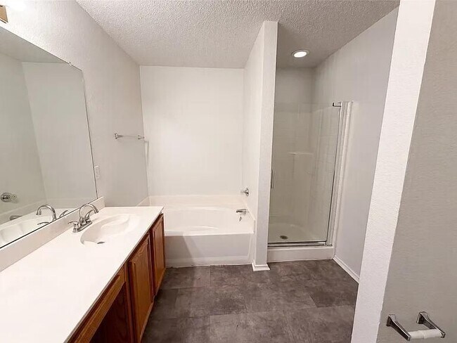 Building Photo - 10304 Pondwood Dr
