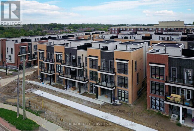Photo du bâtiment - 12860-12860 Yonge St