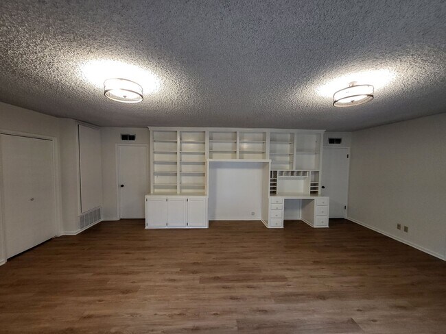 Building Photo - Kenneth Properties