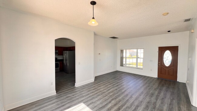 Building Photo - Spacious 4-Bedroom Home in Kissimmee!