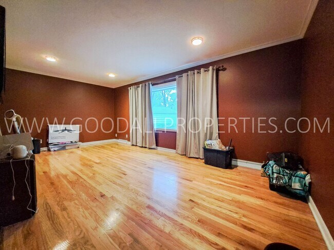 Foto del edificio - Charming 4-Bedroom Ranch in West Des Moines