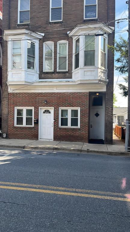 Building Photo - 126 W Potomac St