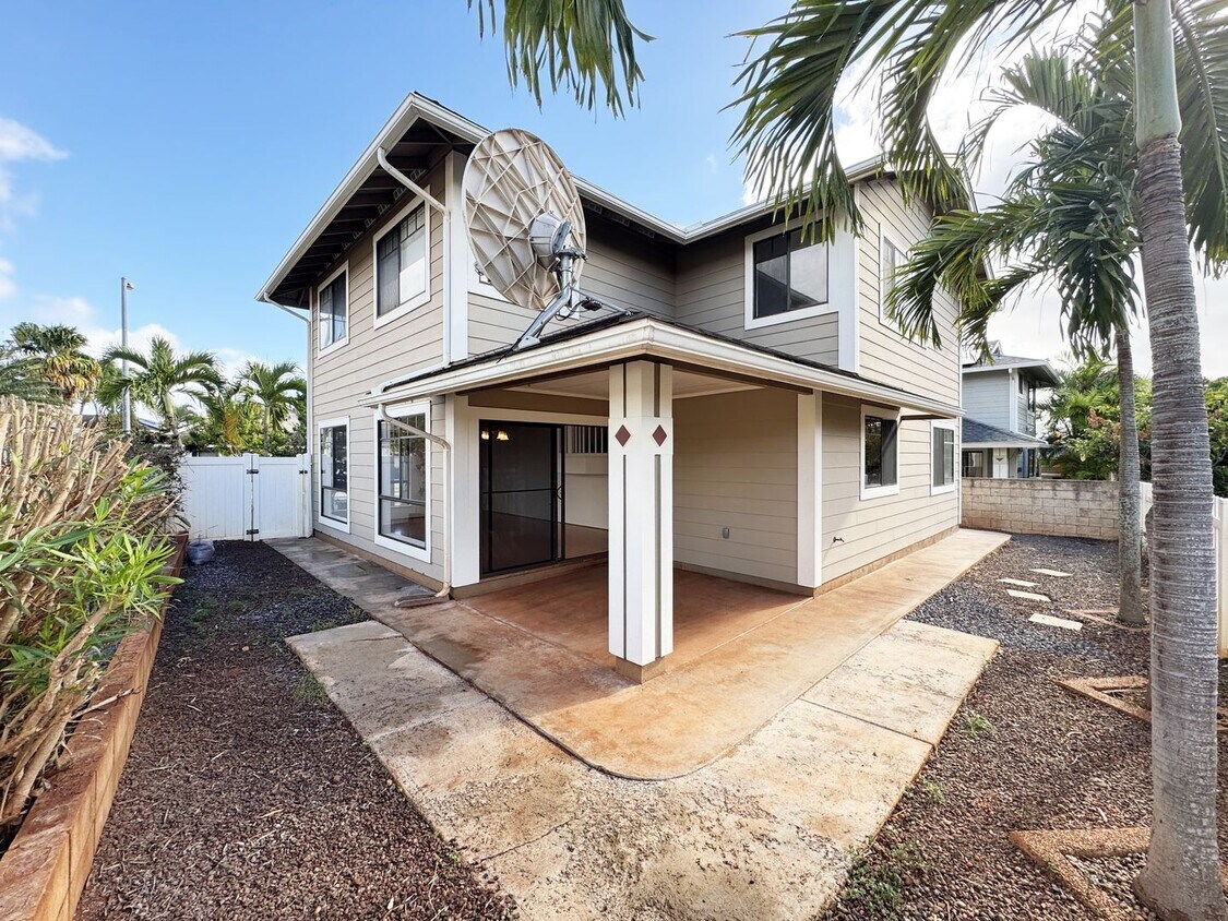 Foto principal - Centrally located Waipahu Single Family Home!