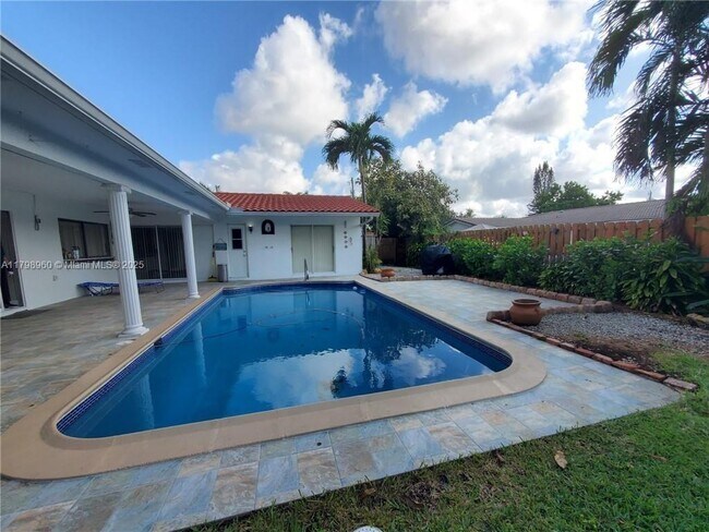 Foto del edificio - 3607 NW 82nd Terrace