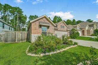 Building Photo - 221 Woods Rose Ct
