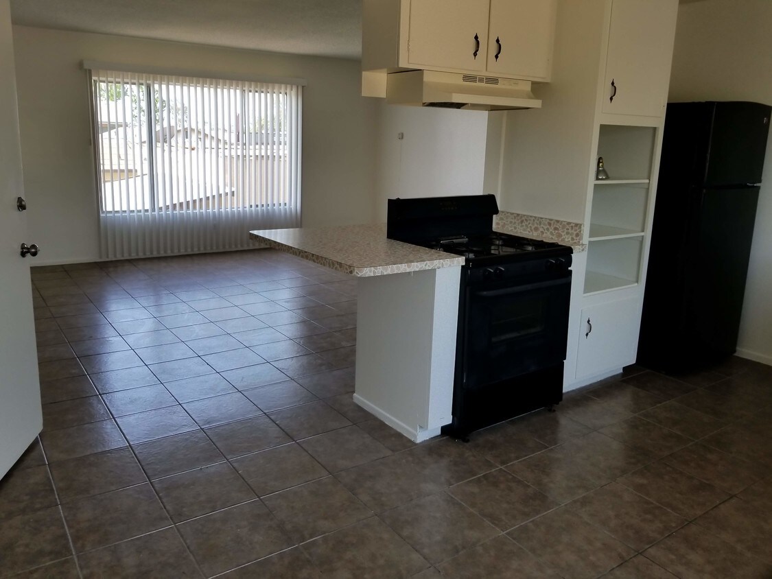 Open floor plan kitchen - 5834 Lime Ave