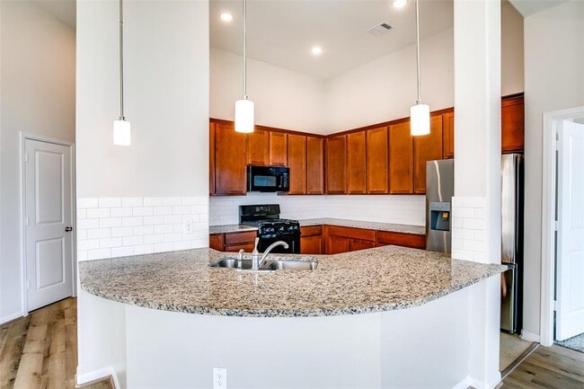 Building Photo - 244 Clear Frk Lp