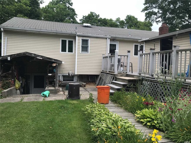Building Photo - 136 Grandview Ln