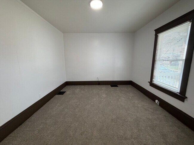 Foto del edificio - 1122-1124 Hoover Pl NW Canton Oh 44703   .UA .T1