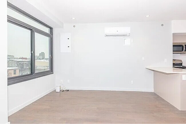 Foto del edificio - 594 Bushwick Ave