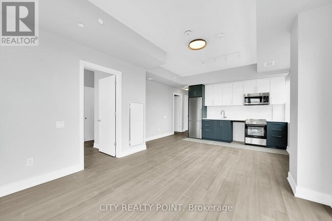Building Photo - 664-664 Spadina Ave.