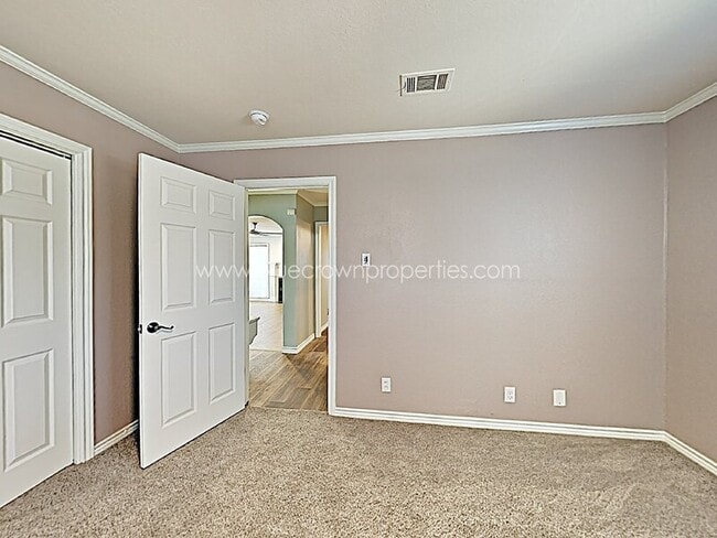 Building Photo - 2137 Barberry Dr