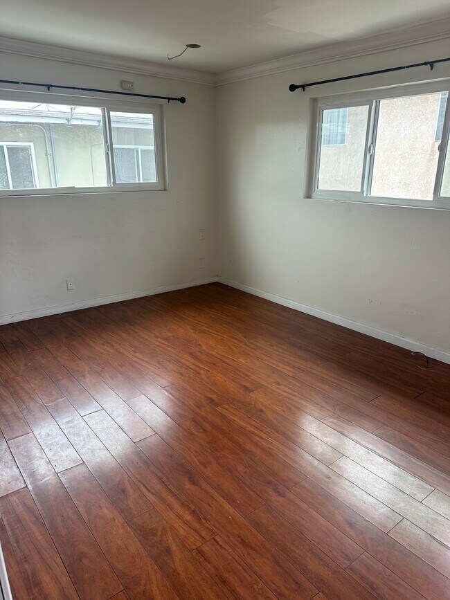 Foto del edificio - 4325 W 147th St