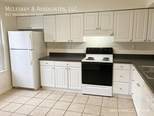 Foto del edificio - 857 Westminster Ln