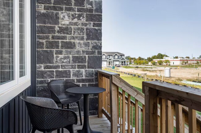 Photo du bâtiment - North West Hyde Park 3 Bdrm Townhome!   AVAIL NOW * Garage