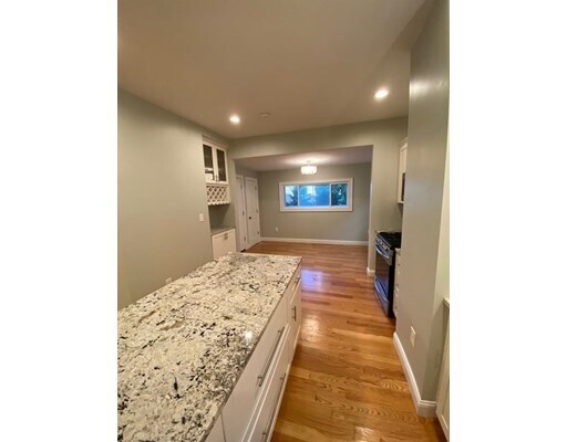 Primary Photo - 300 Maverick St