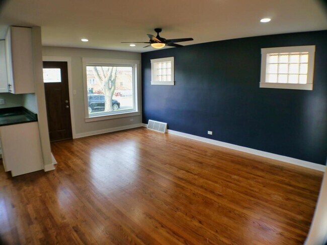 Foto del edificio - 2119 Forest Ave