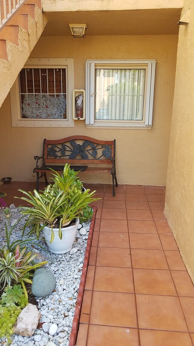 Foto del edificio - 1139 NW 124th Ct