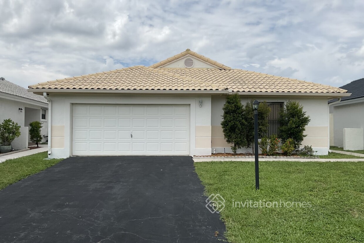 Primary Photo - 15131 S Waterford Dr
