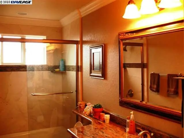 Foto del edificio - 5134 Elmwood Ave